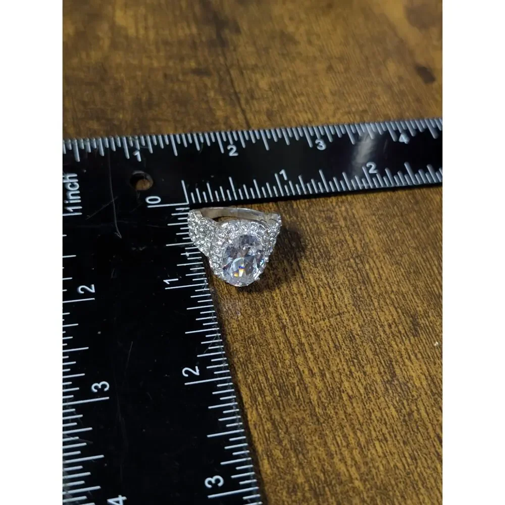 Faceted‎ White Colorless Glass Rhinestone Silver Tone Tone Ring Size 7 R-TN6